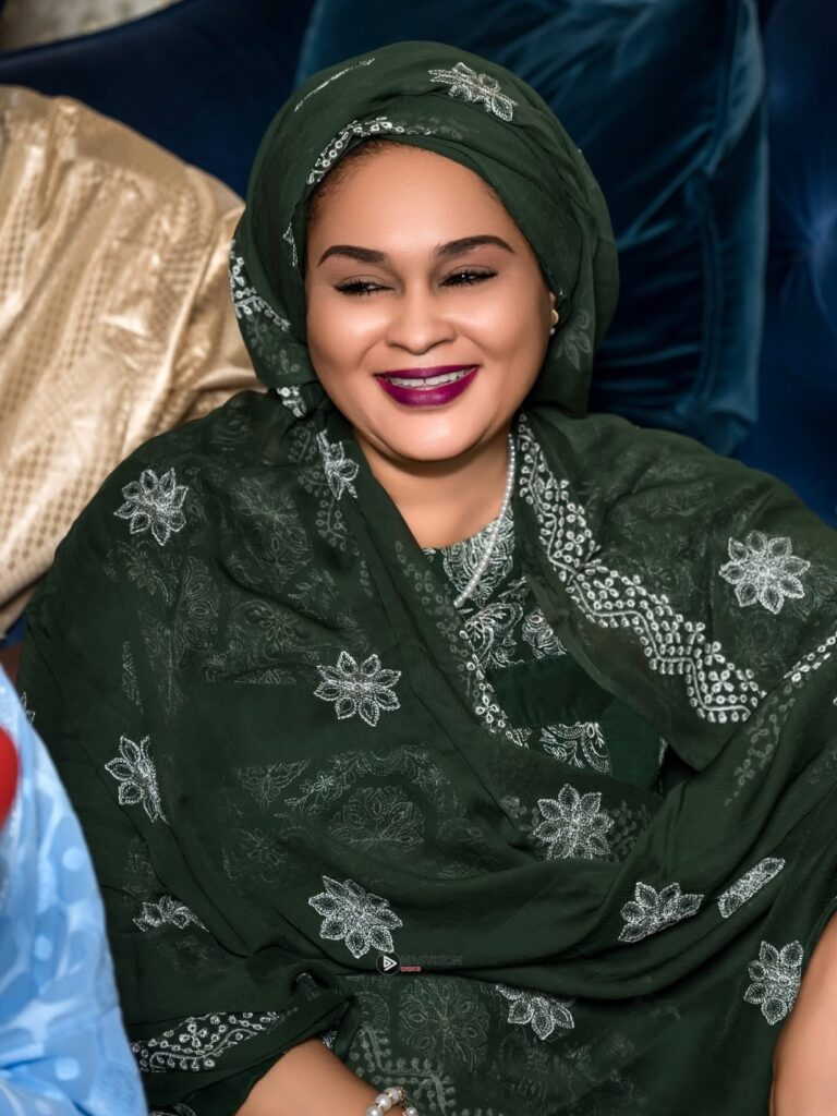 l&rsquo;héritière milliardaire séduit par sa simplicité au Magal de Touba