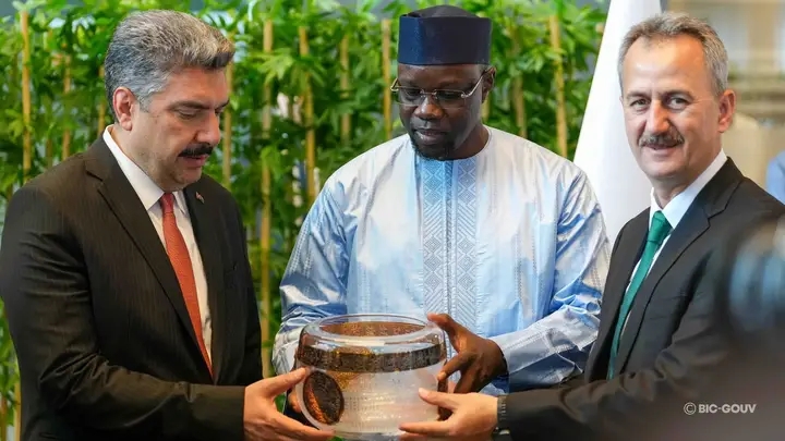 Un partenariat stratégique pour implanter une unité d’assemblage de tracteurs