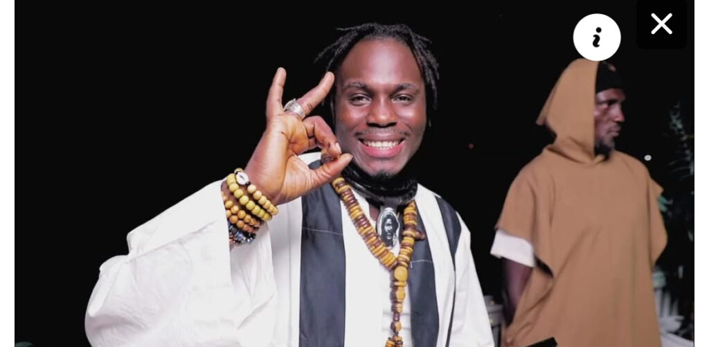 Gueweul Mbaye chante « Thiant ak Ngerëm » pour le Grand Magal de Touba