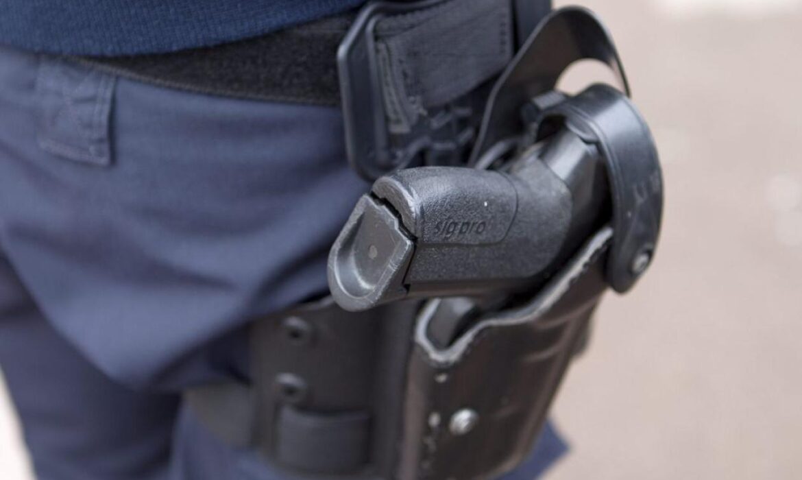 Sergent de police, il surprend son ex compagne avec un autre homme… il l’abat à bout portant