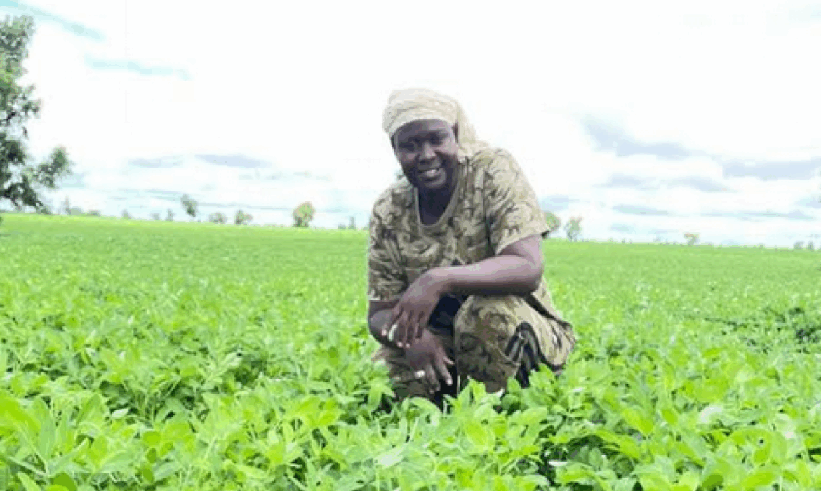 L’ex-députée Amy Ndiaye Gniby reçoit les félicitations du ministre Mabouba Diagne