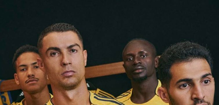 Fidèle à ses couleurs, Al Nassr présente son nouveau maillot avec Mané (photos)