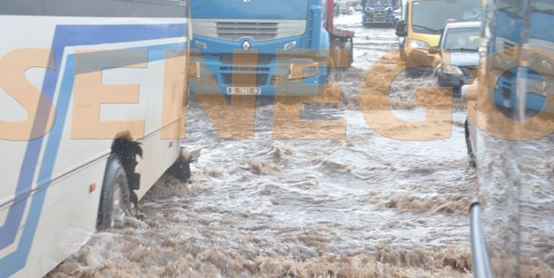 fortes pluies et inondations à l’hôpital Philippe Maguilen Senghor