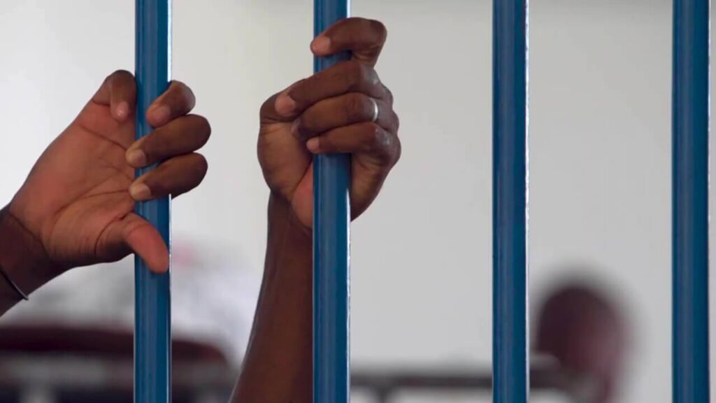 Deux présumés escrocs arrêtés pour trafic de faux visas