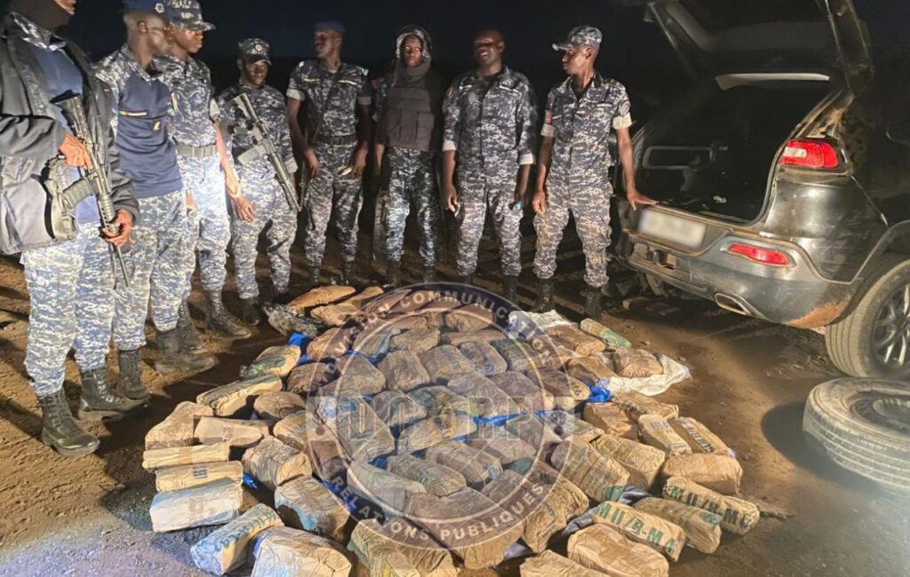 Un véhicule transportant de la drogue a été capturé pendant