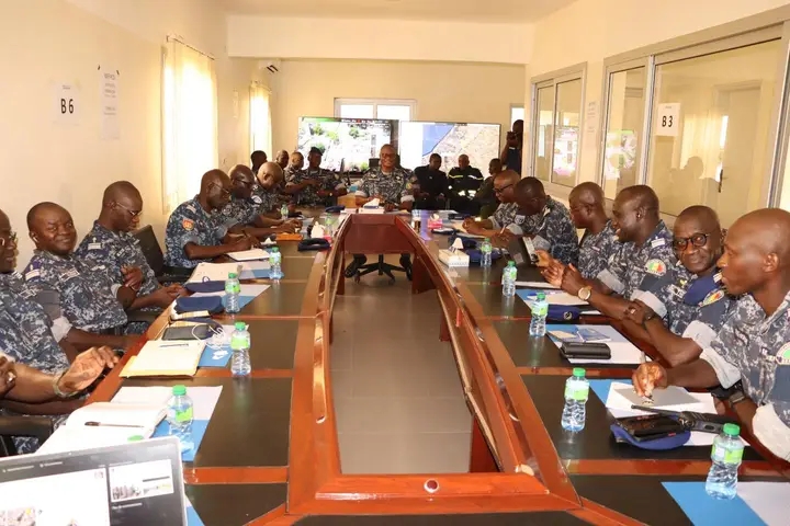 le Général de division Martin Faye inspecte le dispositif sécuritaire de la Gendarmerie