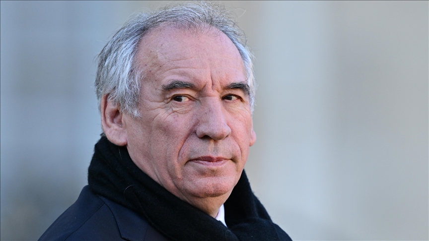 François Bayrou accuse des formations politiques de vouloir « abattre le gouvernement » avant un vote de confiance crucial