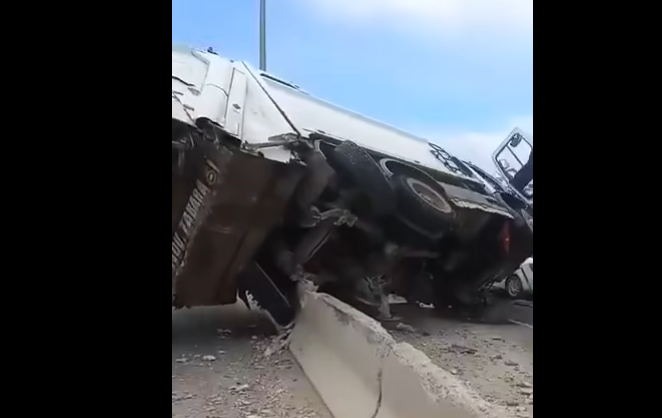un camion poubelle dérape à Diamalaye( vidéo)