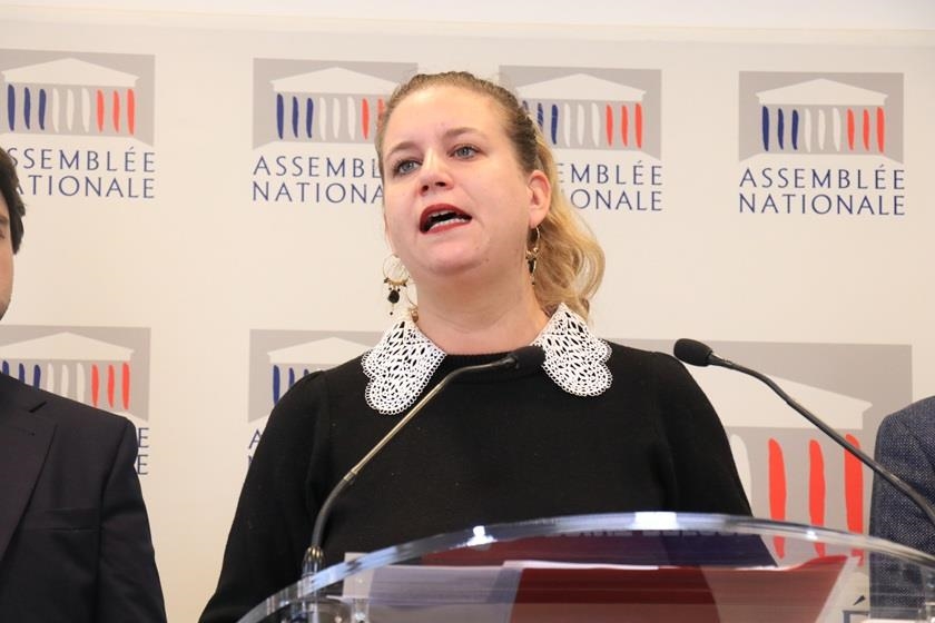 « Nous avons particulièrement honte », fustige Mathilde Panot face au silence de Paris
