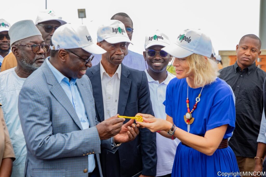 Le Ministre de l’Industrie et du Commerce reçoit les clés du parc agro-industriel