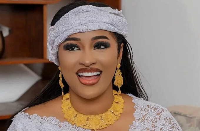 Aïcha Rassoul Gning incarne l’élégance et la ferveur lors du Gamou 2025 (photos)