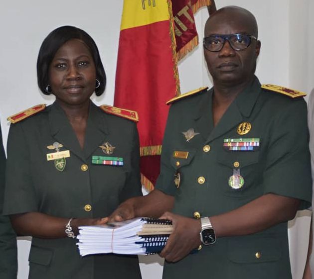 le Médecin-Général de Brigade Fatou Fall passe le témoin au Médecin-Général de Brigade Coumba Diouf Niang