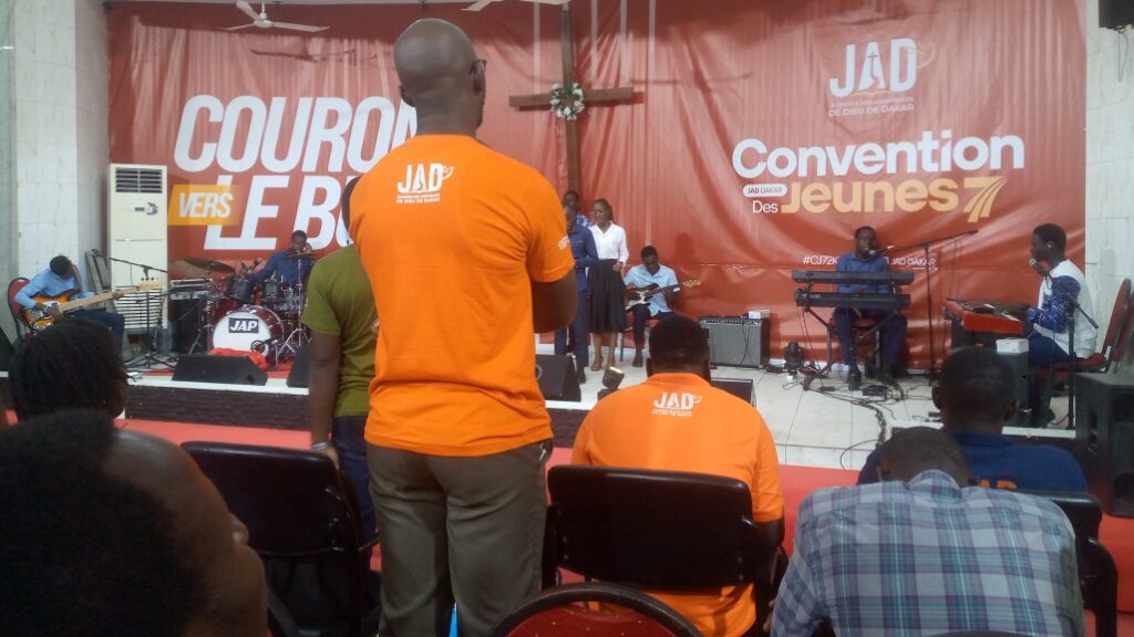 former des jeunes modèles pour la société et l’Église