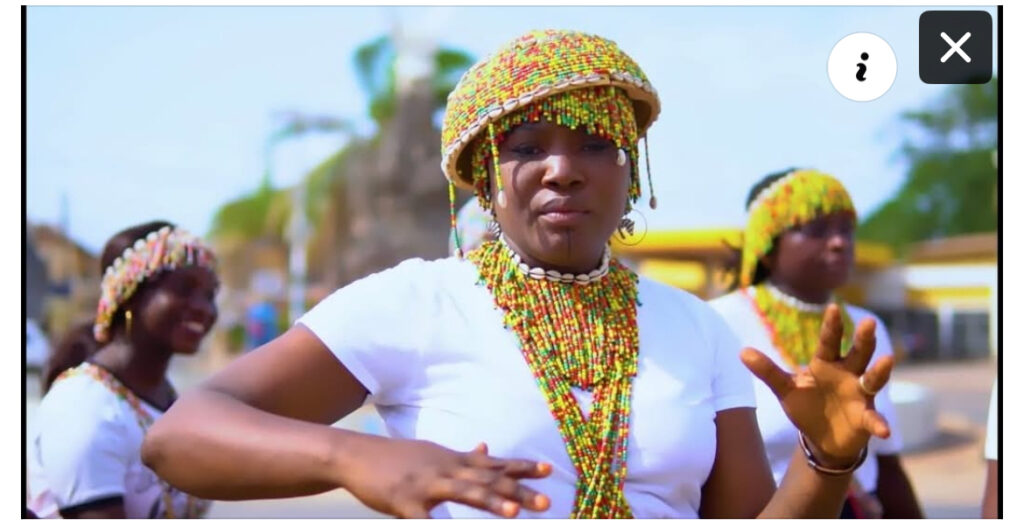 (Clip officiel)- Coumbis Sora chante la Casamance avec passion