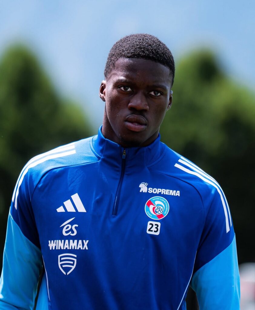 le défenseur sénégalais Mamadou Sarr en lice pour le titre de meilleur jeune d’Europe