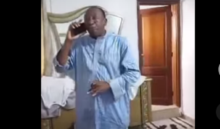 Mbaye Pekh filmé en train de téléphoner à Macky Sall (Vidéo)