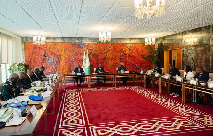 Face aux « discours haineux », le pouvoir interdit les manifestations et déploie 44 000 agents