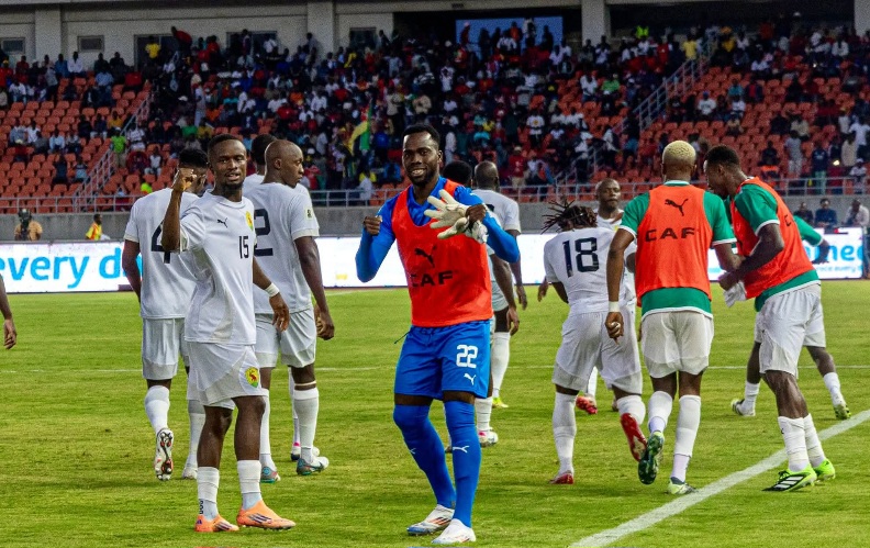 Portée par un doublé d’Abdoul Karim Traoré, la Guinée s’impose au Mozambique