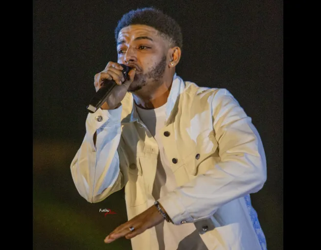 Akbess transforme la douleur en musique et annonce son grand retour avec l&rsquo;album « Upgrade »