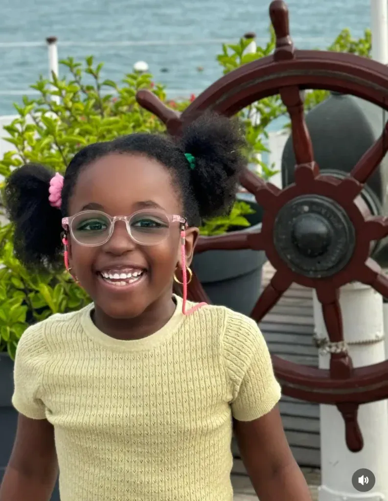 La réponse de Mia Guissé à No Face avec ce message, « Tu es la maman de ton papa »