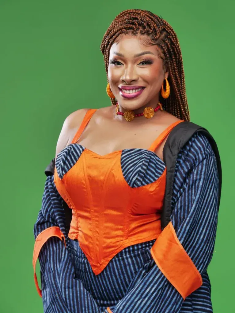 Chadia de nouveau ambassadrice, dévoile un hymne à la diversité