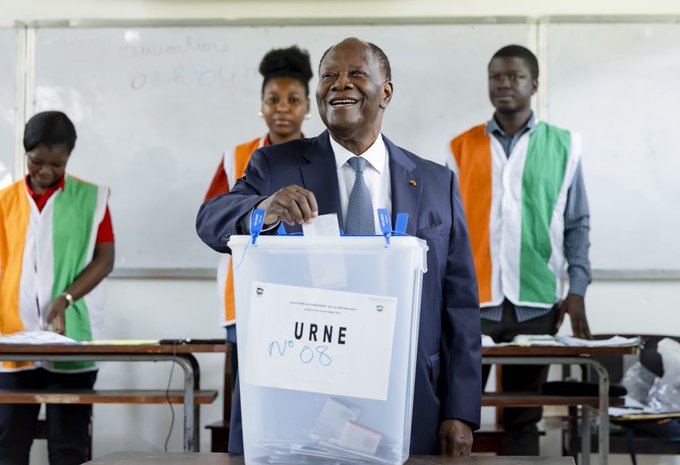 Des scores de « 99,7% » pour Ouattara, un premier candidat reconnaît sa défaite