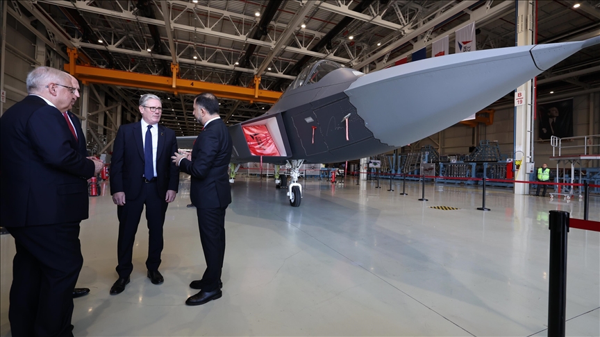 Le Premier ministre Keir Starmer briefé sur le chasseur de combat KAAN