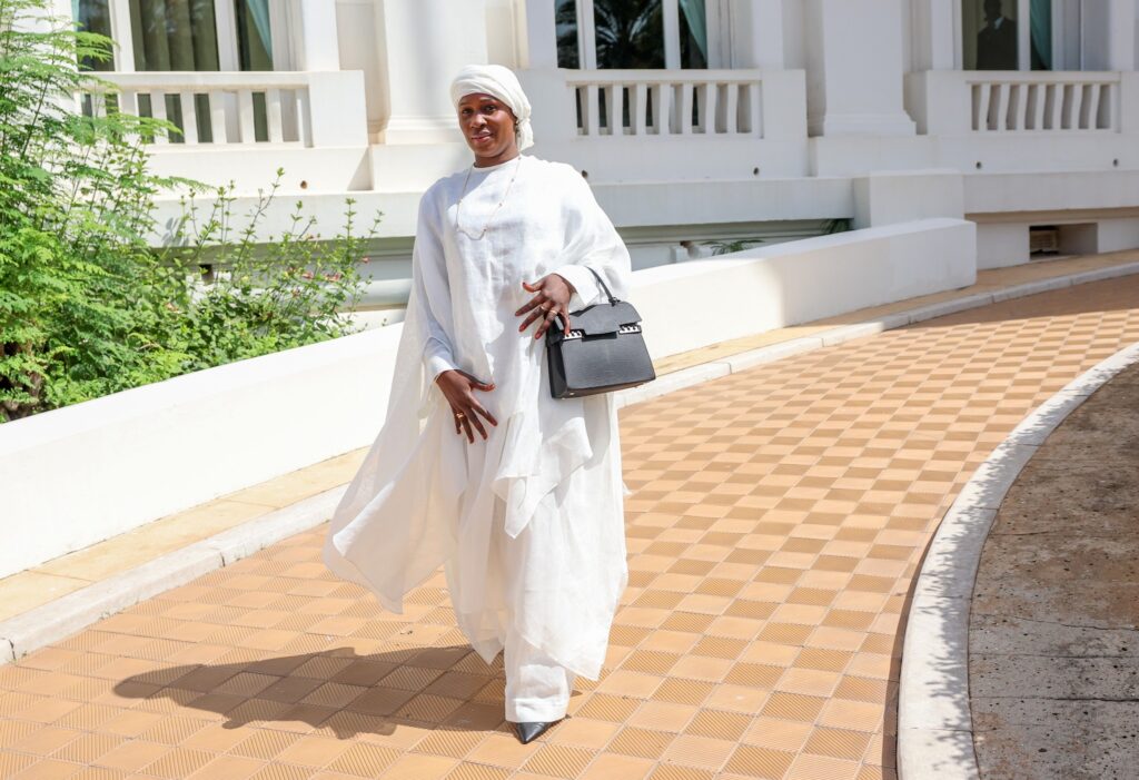 Fidèle à son style, Marie Khone Faye séduit encore une fois en Gambie…(photos)