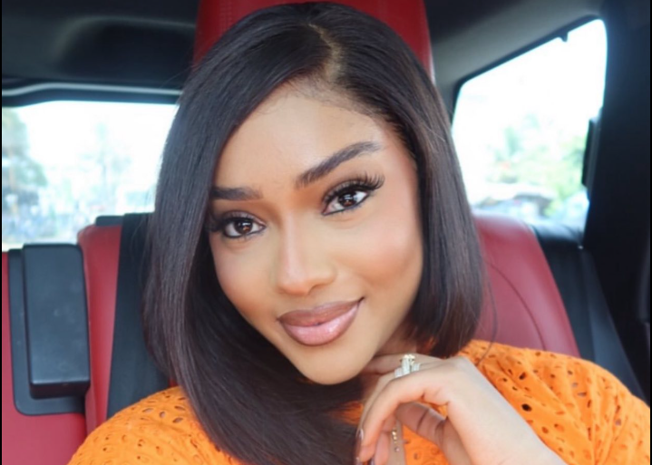 Épanouie et élégante : Racky Aïdara rayonne (photos)