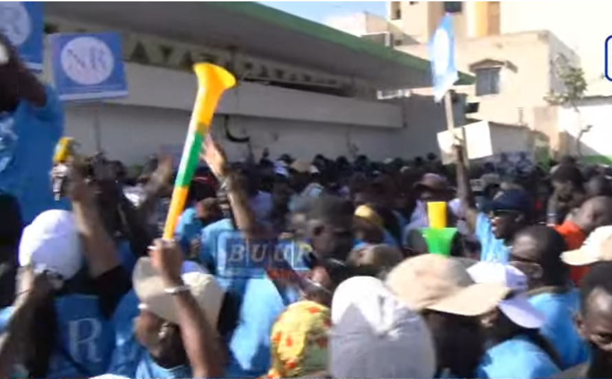 Direct – Le FDR bat le pavé pour “sauver les acquis démocratiques”