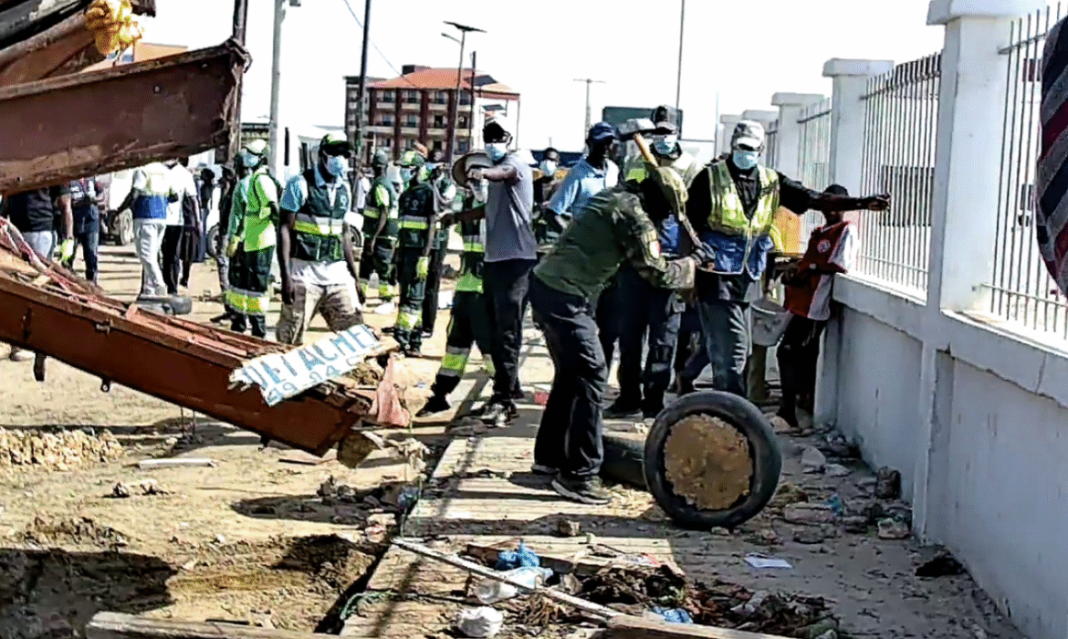 le préfet lance la reconquête des voies publiques