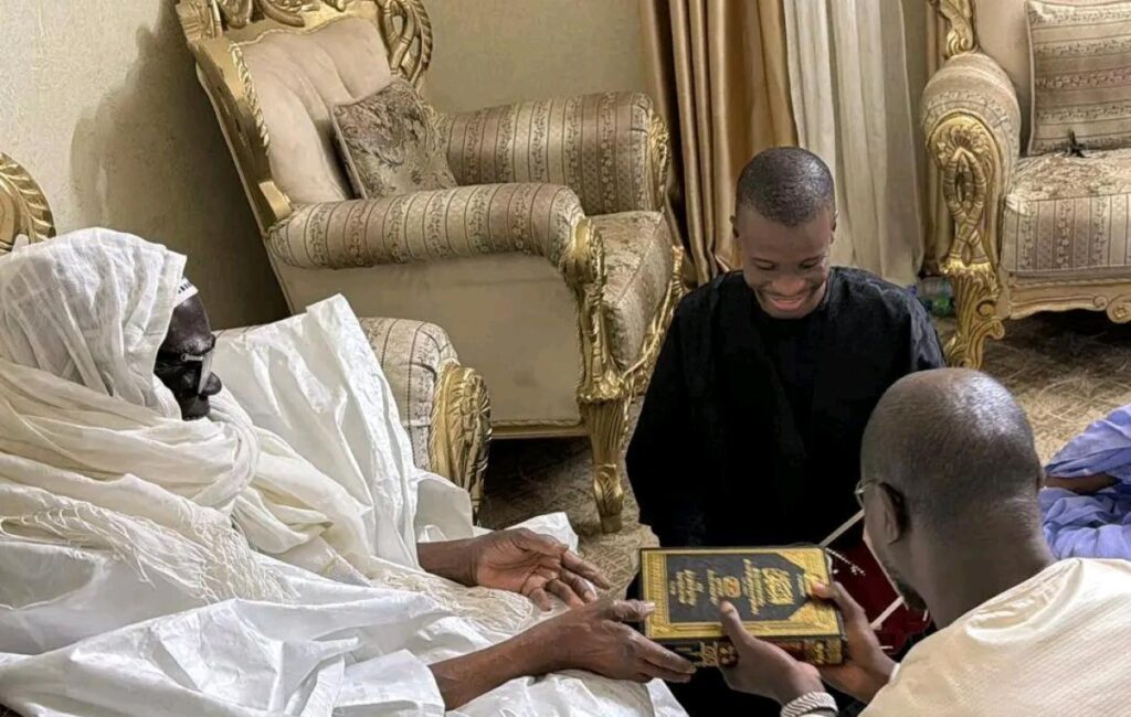 Me Mouhamadou Bamba Cissé honoré par le Khalife des Mourides
