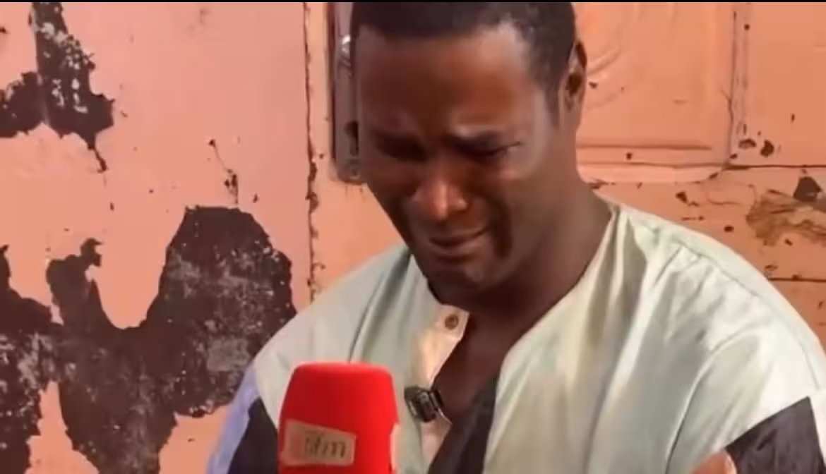 Première apparition de Bébé Elton, en pleurs, complètement affecté par la maladie (vidéo)