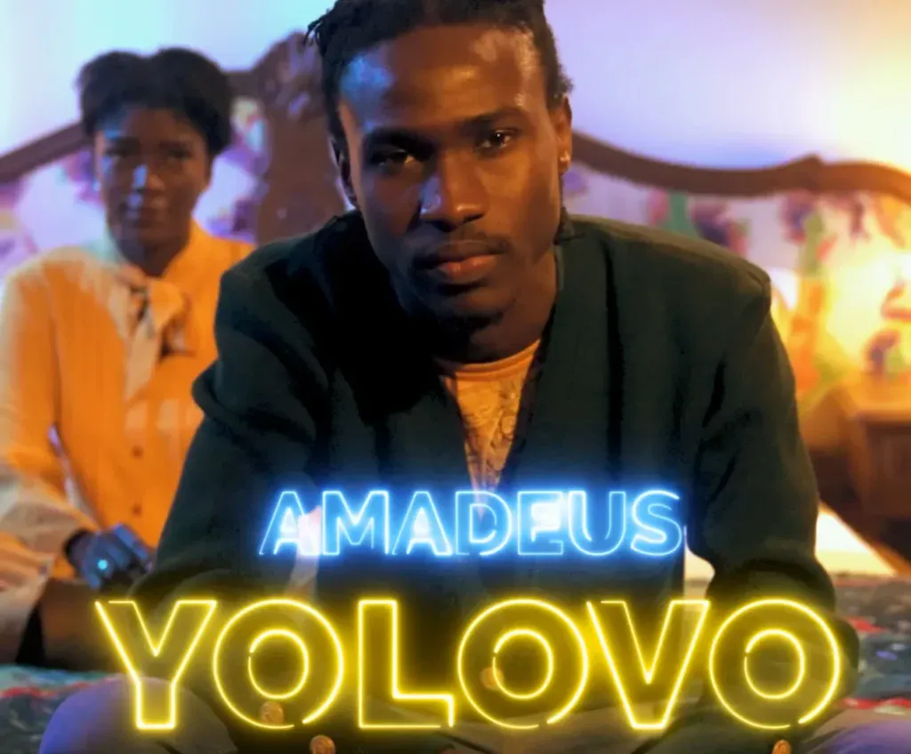 Amadeus dévoile son nouveau single « Yolovo » et opte pour l’anglais