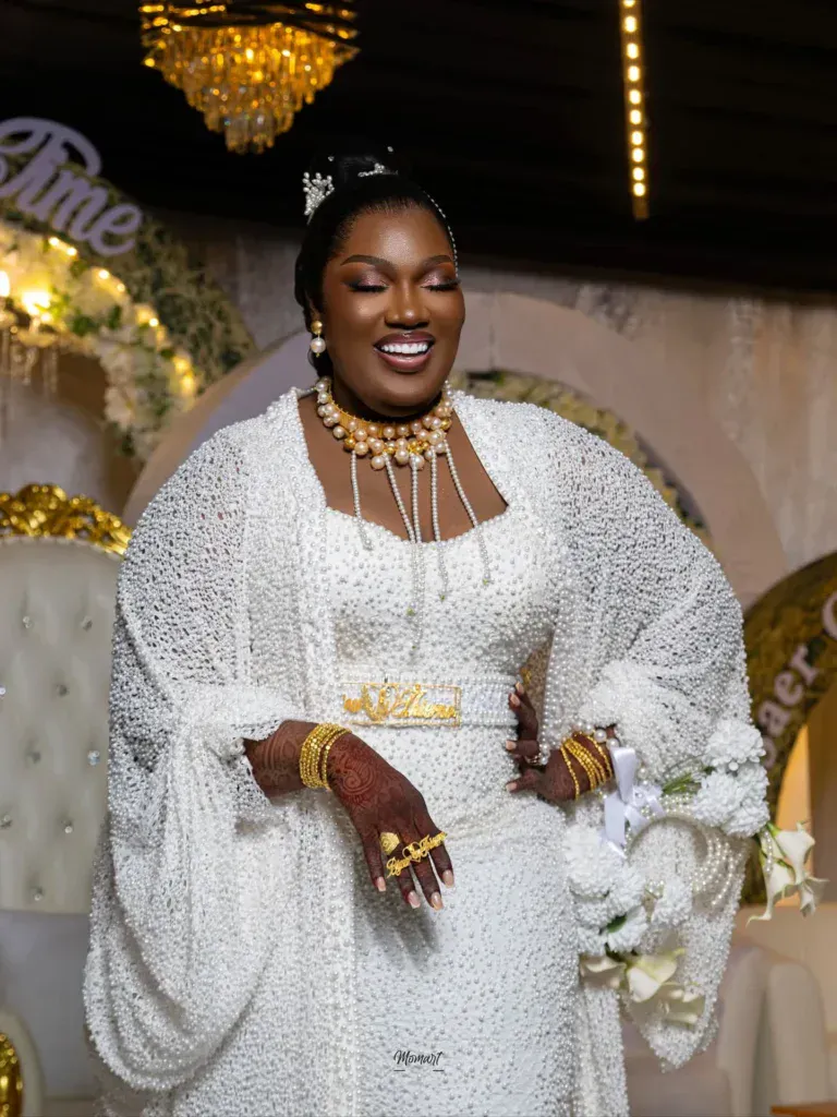 Bijou Ngoné rayonne, les célébrités défilent avec des cadeaux luxueux (Photos)