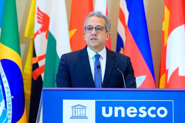 Le nouveau DG de l’UNESCO, Khaled El-Enany, s’engage à « faire de l’UNESCO un lieu de construction d’une paix durable »