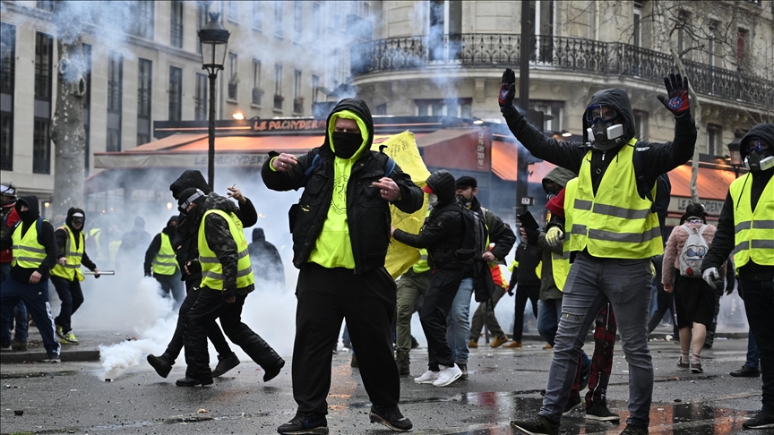 Sept ans après, la flamme des « Gilets jaunes » nés sur les réseaux sociaux brûle encore