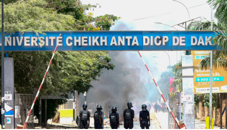 « Le problème des étudiants est plus grave que les questions de restaurants fermés, de bourses payées… »