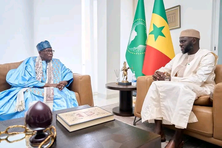 El Malick Ndiaye reçoit le Khalife général de Léona Niassène, Serigne Tidiane Niasse