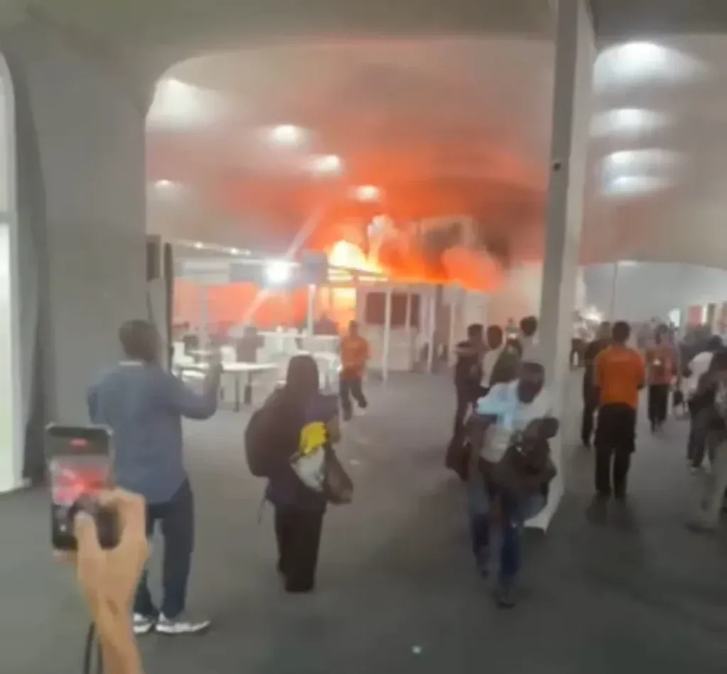 Un violent incendie au stand Africa suspend la conférence, le pavillon du Sénégal épargné