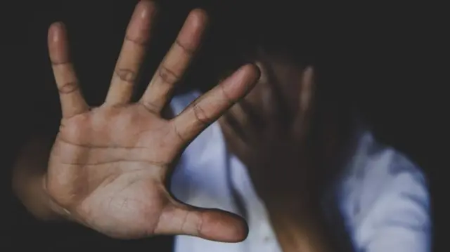 Un photographe de 46 ans écroué pour le viol présumé d’un élève coranique de 13 ans