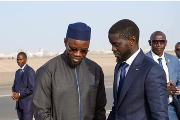 Diomaye Faye trace sa ligne sans rompre avec Sonko