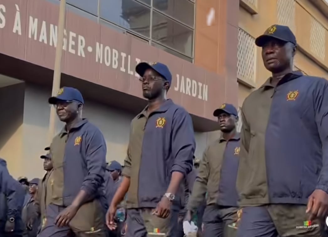 Le président Bassirou Diomaye Faye investit les rues de Dakar avec les Forces Armées (vidéo)