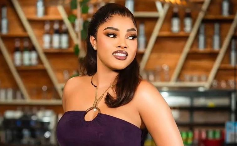 Leyla, la star de la série, charme les internautes (photos)