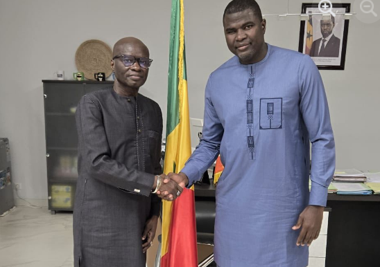 Le ministre Amadou Ba rend hommage à Omar Pene qu’il a reçu à l’approche des 50 ans du Super Jamono