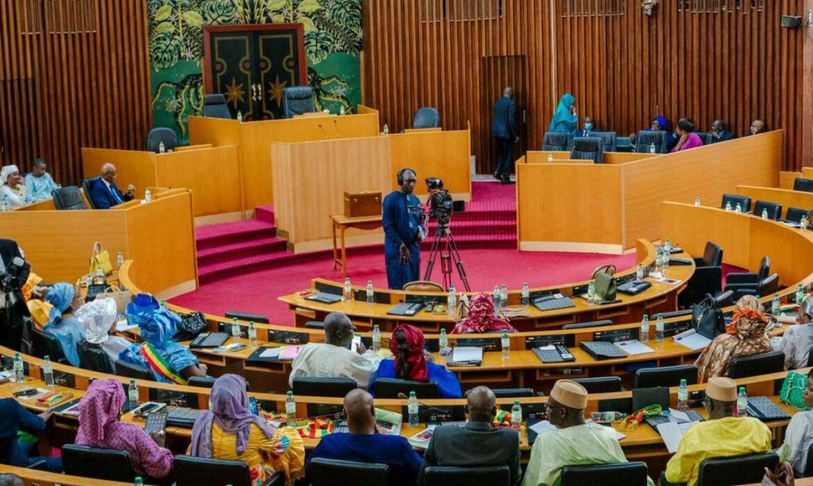 pris à partie par des députés Pastef, l&rsquo;identité du ministre «inaccessible» révélée