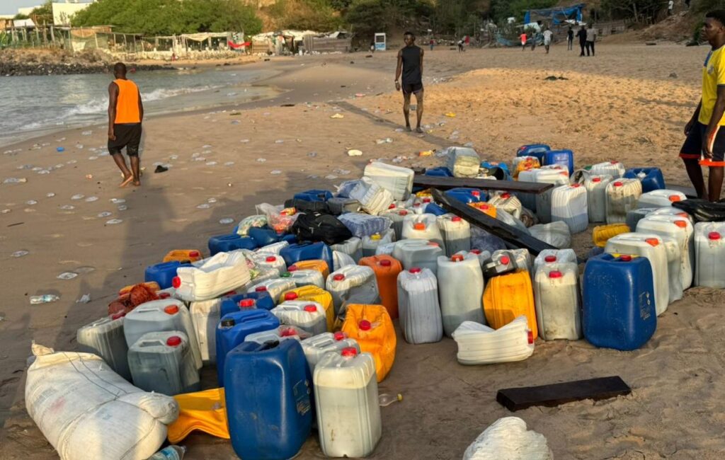 Une pirogue abandonnée découverte à la plage de Mermoz, les migrants en fuite