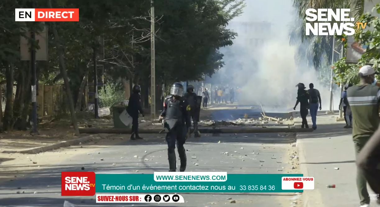 EN DIRECT – UCAD : Les forces de l’ordre à l’intérieur du campus, violents affrontements avec les étudiants