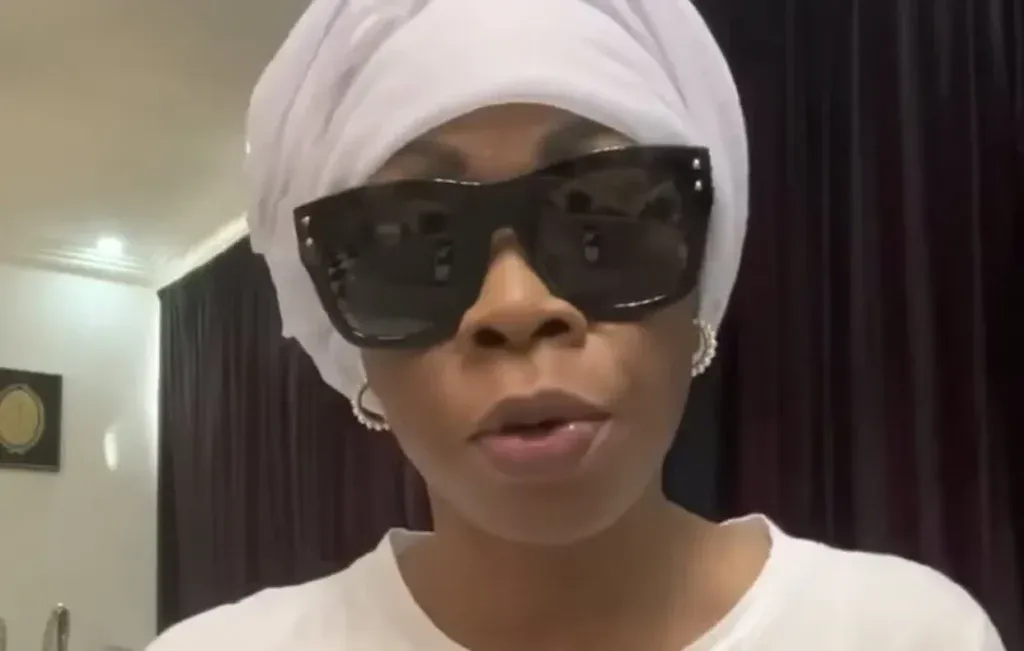 La chanteuse Aby Ndour réclame 10 millions de Fcfa à son associé