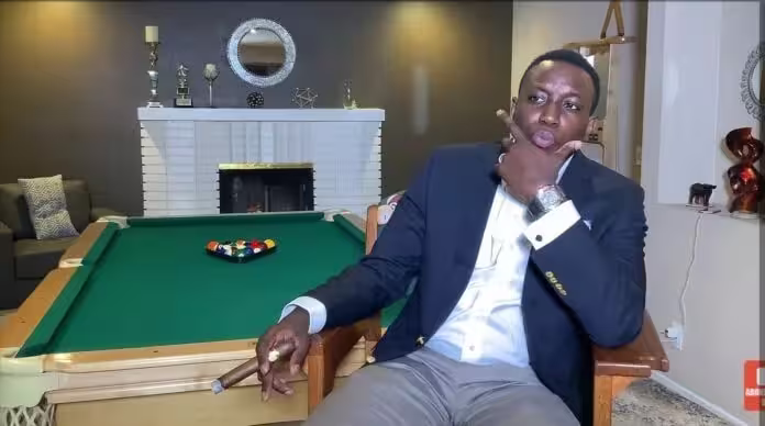 L&rsquo;homme d&rsquo;affaires Mo Gates s&rsquo;enfonce tout seul devant les enquêteurs